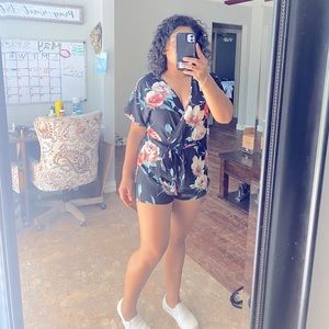 Beautiful romper EUC